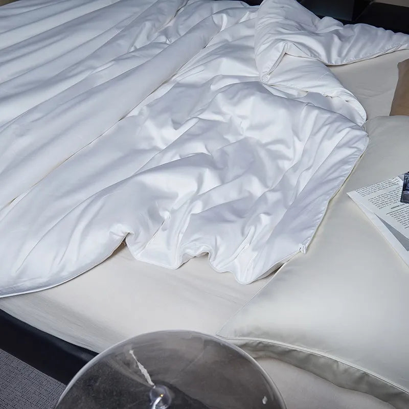 Tenno White Silk Filling Comforter